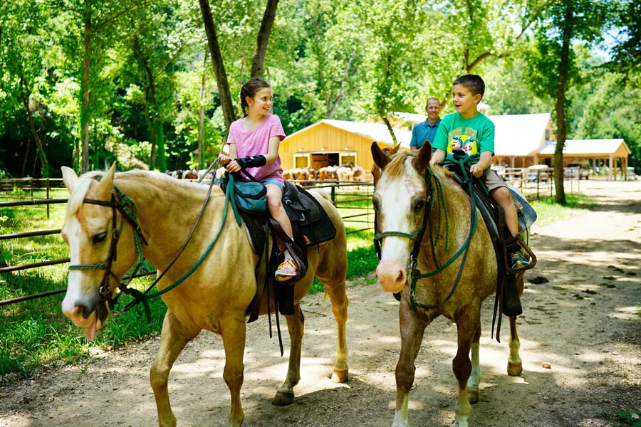 Dogwood-Canyon-Kids-on-Horse Kids Horseback Riding
